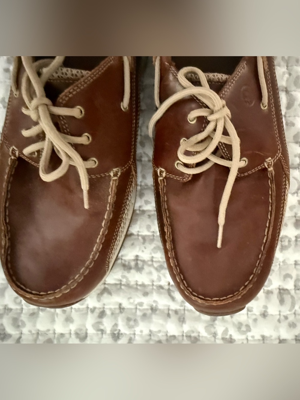 Dunham Chestnut Brown Leather Boat Shoes with Beige Laces
